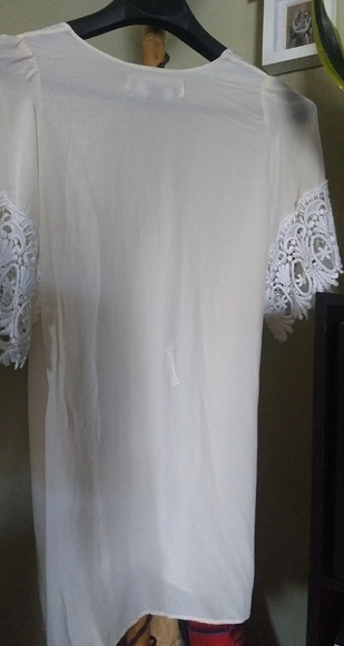 Stone Cold Fox Fox Robe In Ivory Silk - Picture 5 of 8